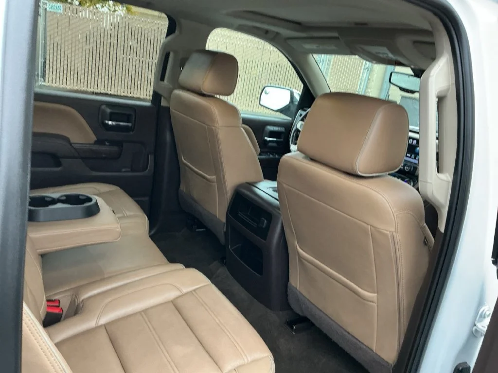 Used 2017 WHITE FROST TRICOAT GMC Denali image 32