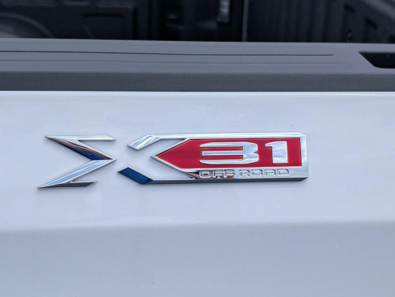 New 2026 Summit White GMC Elevation image 13