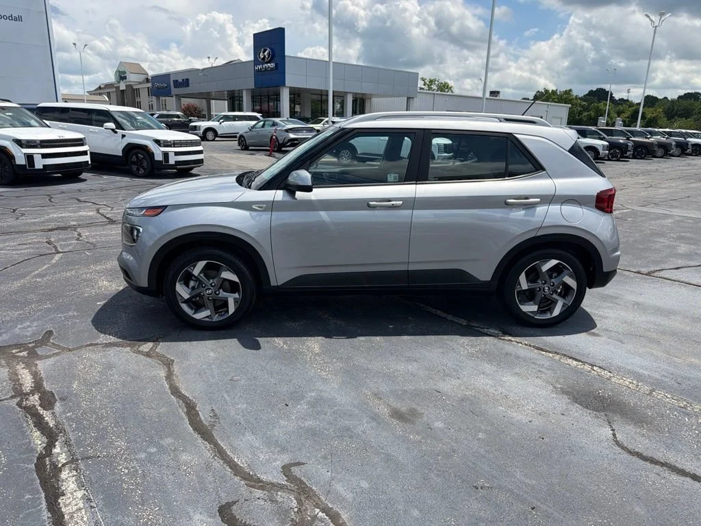 Used 2025 Silver Hyundai SEL image 4