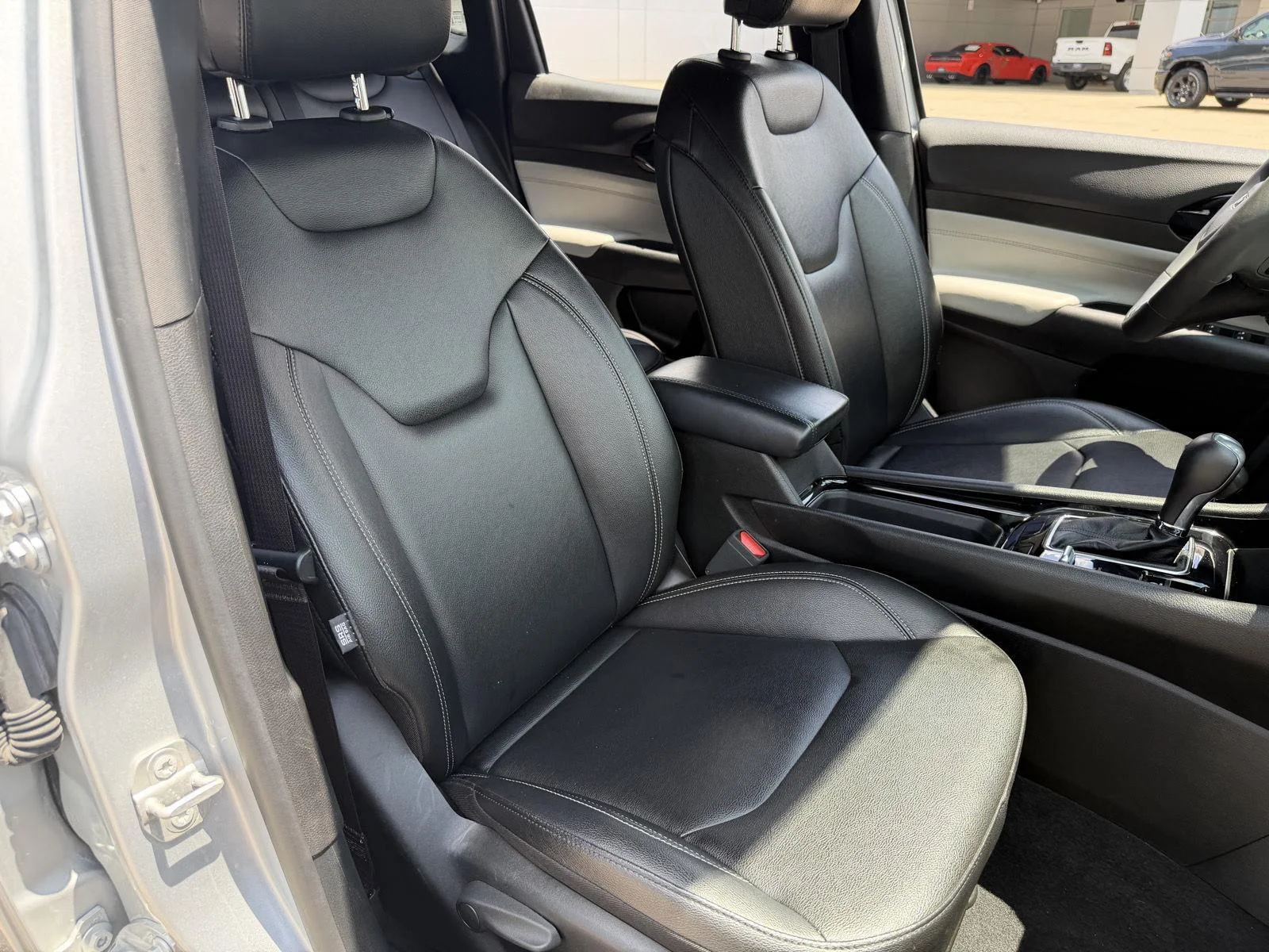 Used 2025 Silver Zynith Metallic Clearcoat Jeep Limited image 20