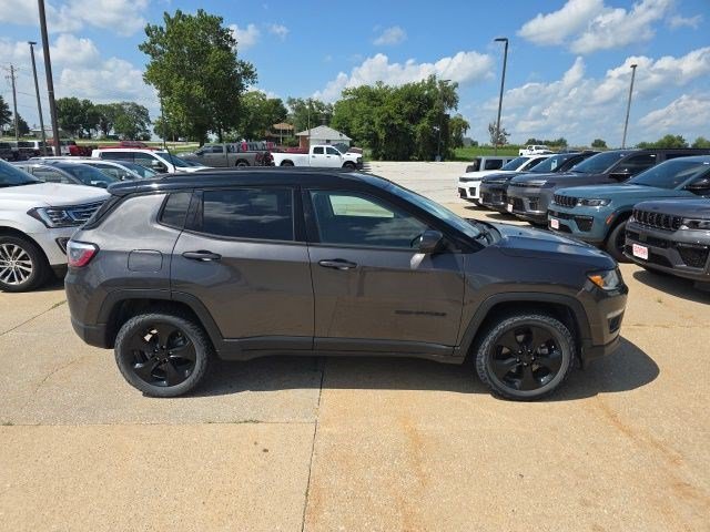 Certified Used 2019 Granite Crystal Metallic Clearcoat Jeep Altitude image 8