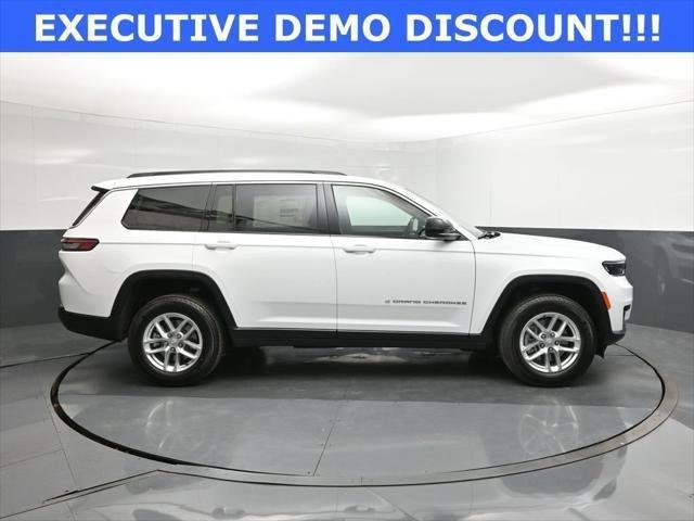 New 2026 Bright White Clear-Coat Exterior Paint Jeep Laredo X image 26