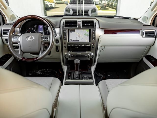 Used 2019 Starfire Pearl Lexus 460 image 18