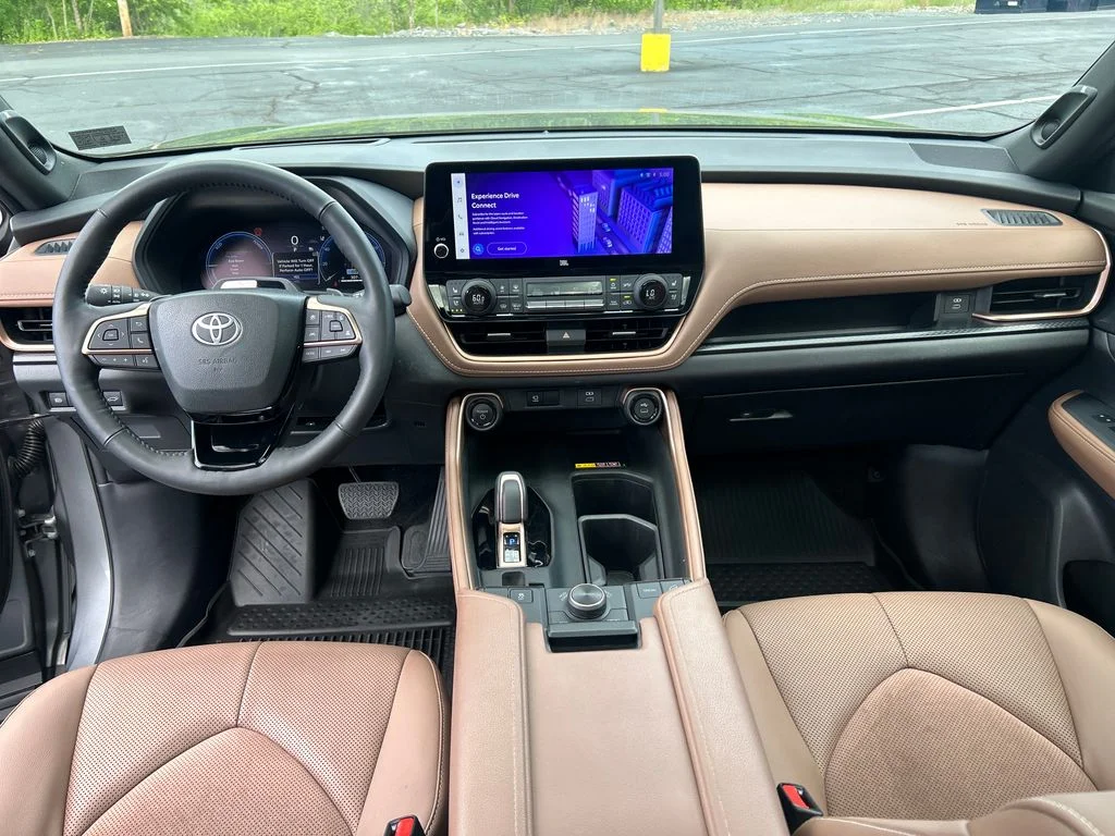 Certified Used 2025  Toyota MAX Platinum image 20