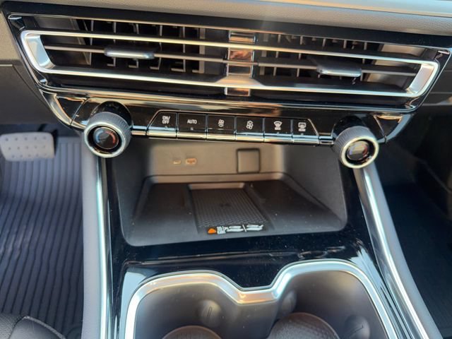 2027 Chevrolet Traverse LT - Photo 24
