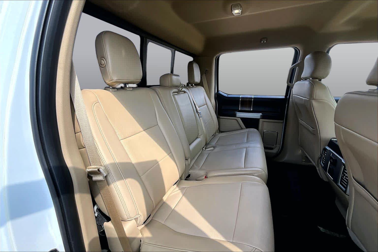 Used 2015 Oxford White Ford Lariat image 20