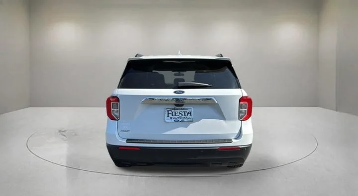 Certified Used 2020 Oxford White Ford XLT image 3