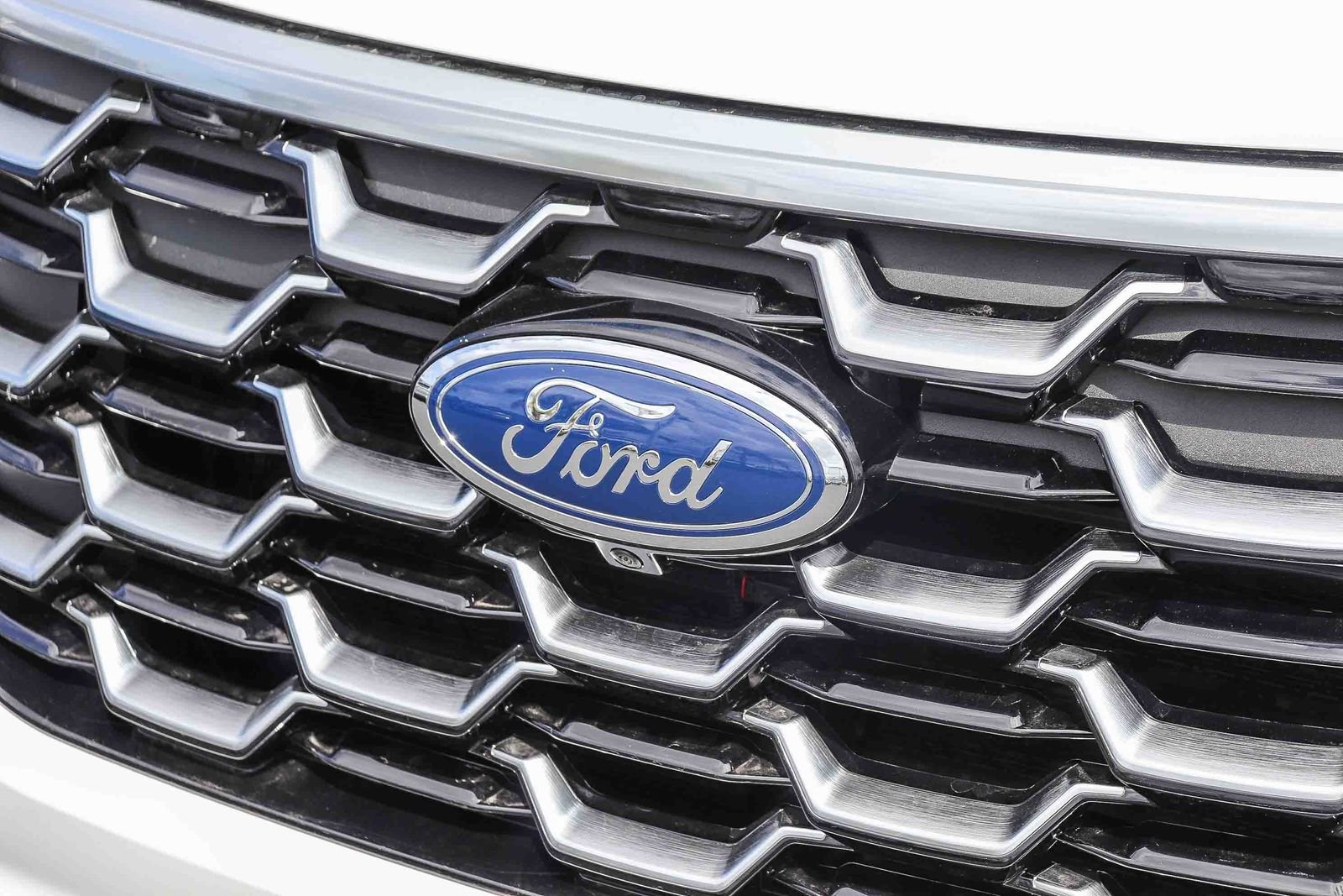 New 2026 Star White Metallic Tri-Coat Ford Platinum™ image 11