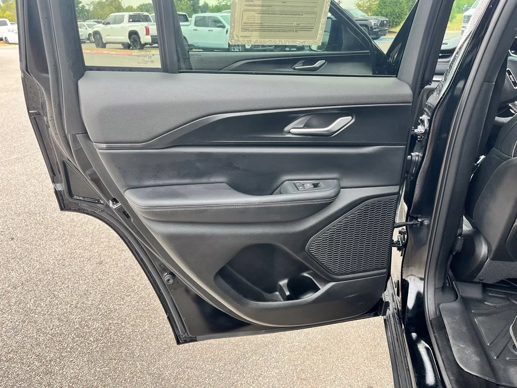 Used 2025 Black Jeep Altitude X image 13