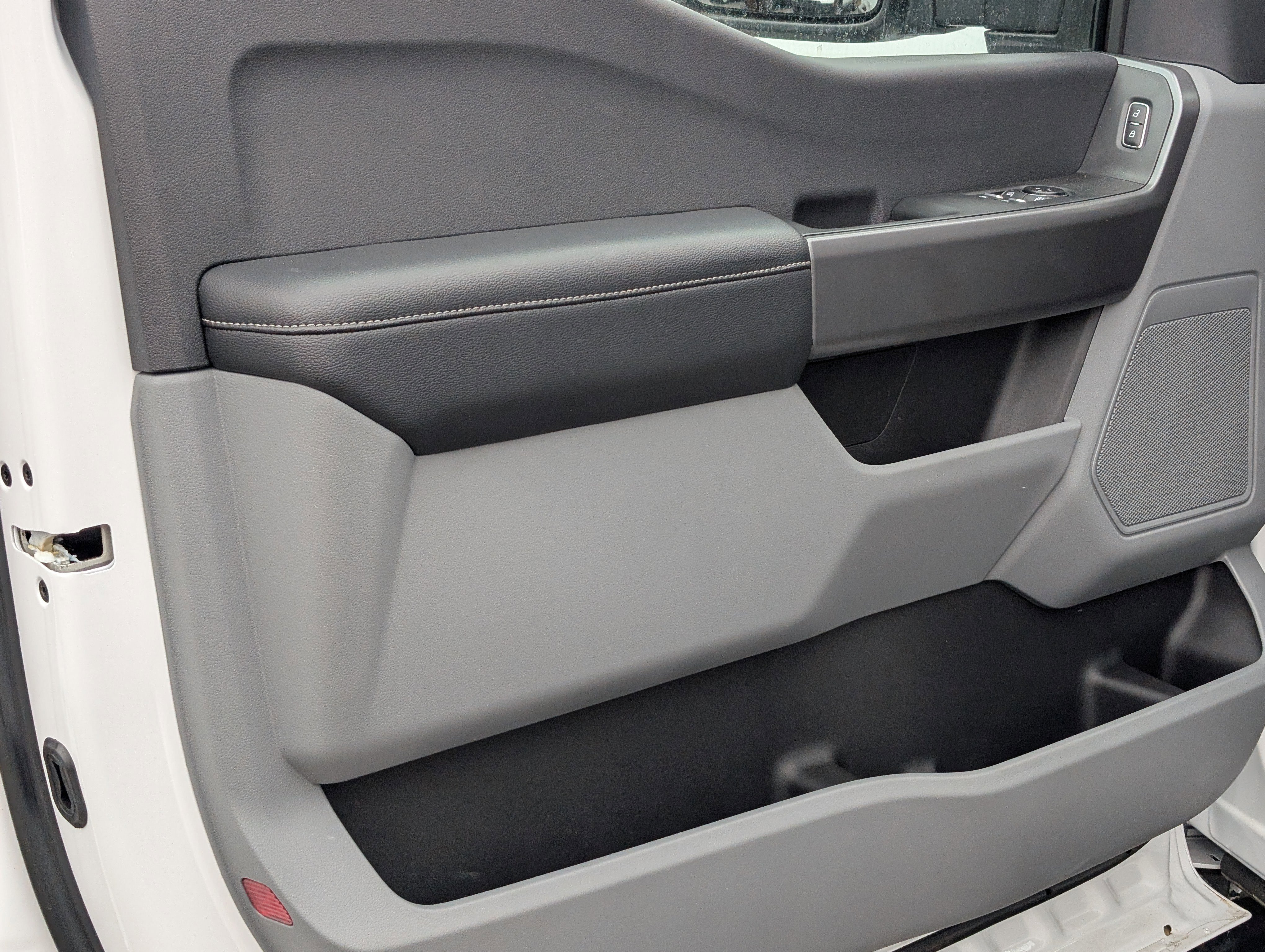 New 2026 Oxford White FORD F-450® XLT image 15