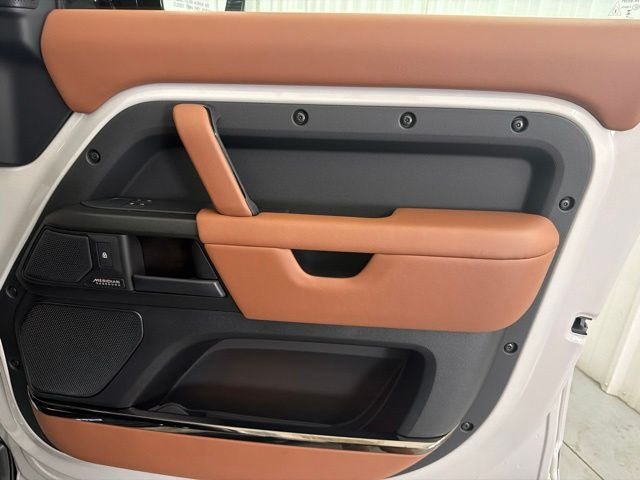 New 2026 Borasco Grey Land Rover OCTA image 21