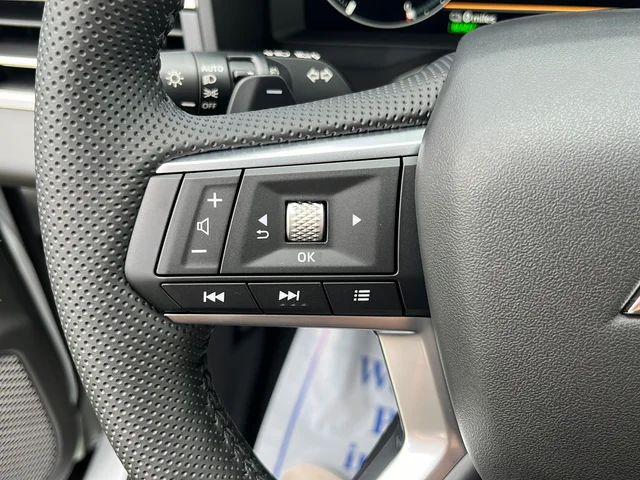 Used 2025 White Mitsubishi SEL Black Edition image 41