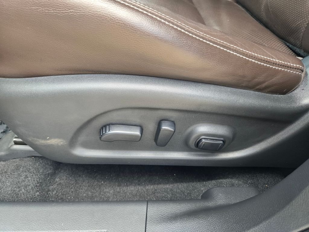 Used 2015 White Nissan Platinum image 12