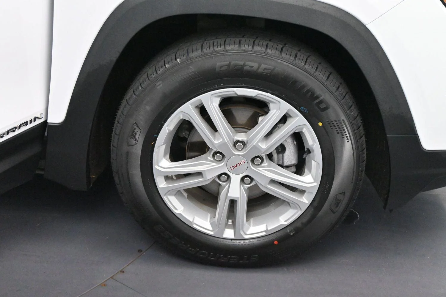 Used 2022 Summit White GMC SLE image 32
