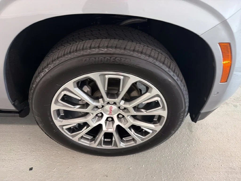 Used 2025 Sterling Metallic GMC Denali image 4