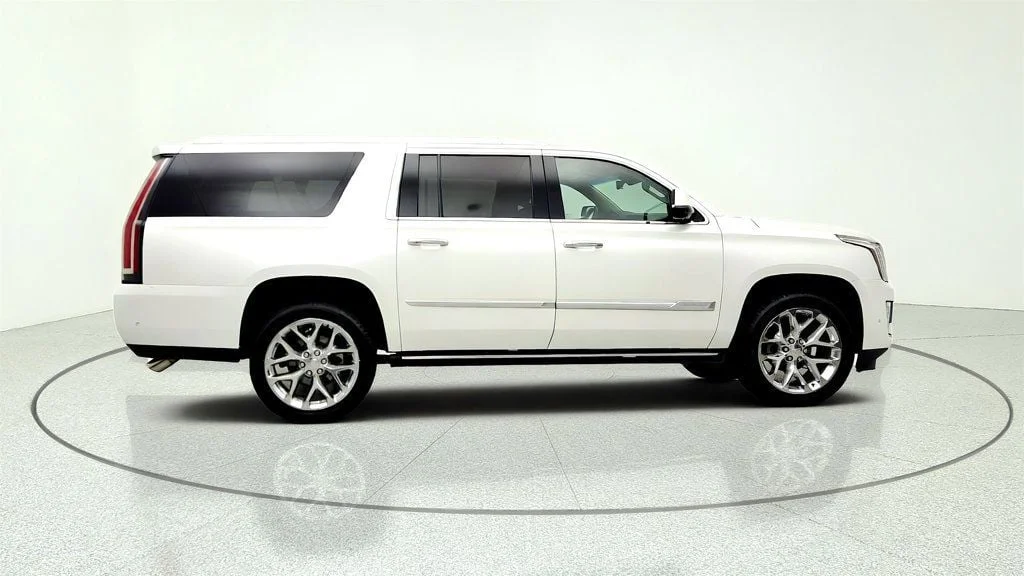 Used 2018 Crystal White Tricoat Cadillac 4WD 4dr Premium Luxury image 4