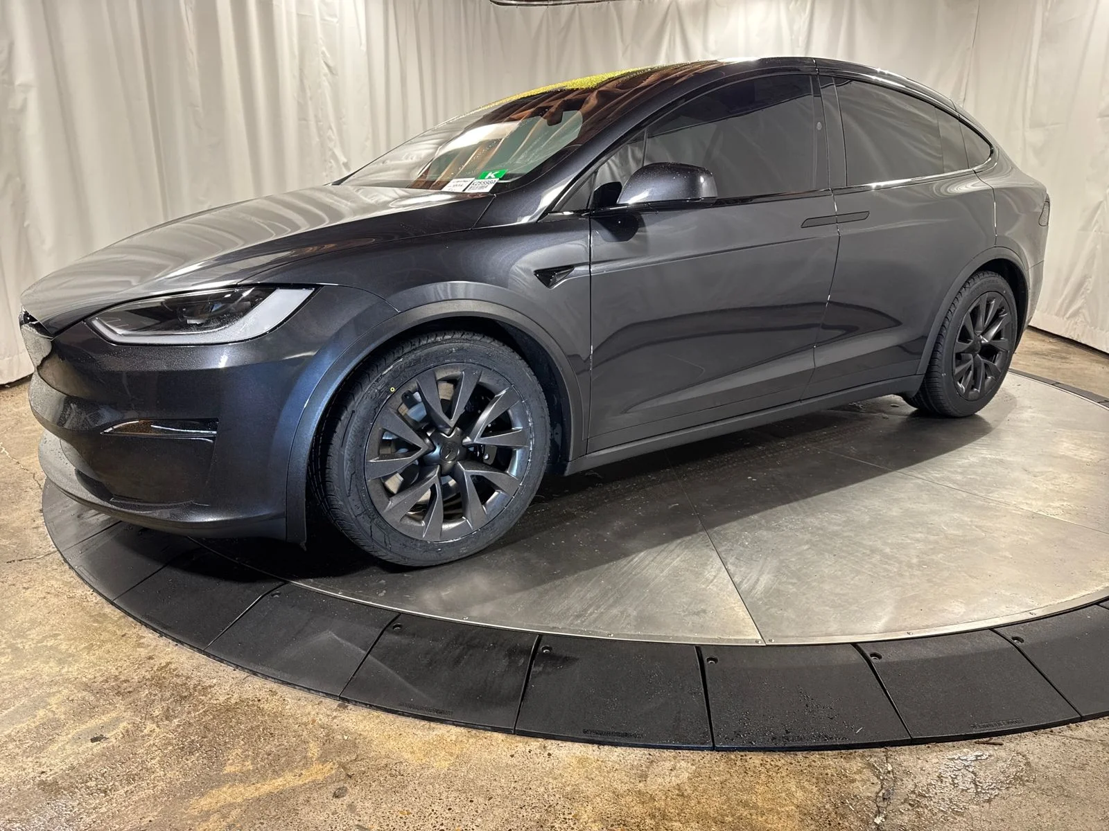 2024 Tesla Model X Long Range's photo