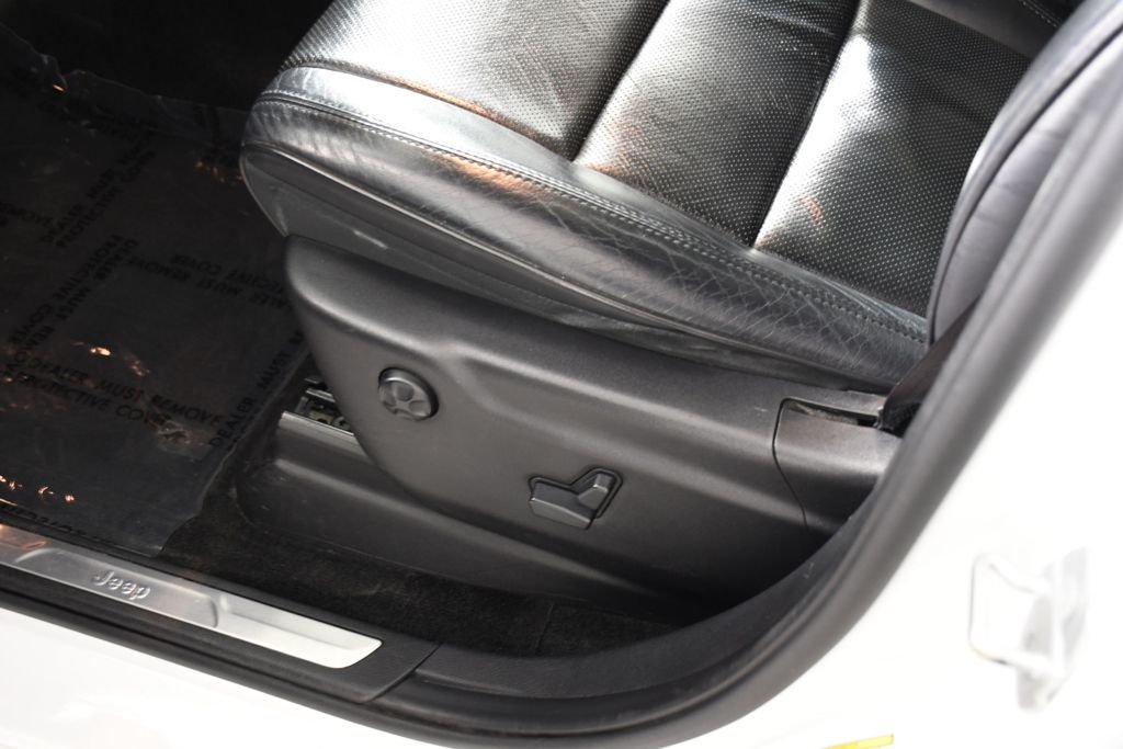 Used 2015 Bright White Clearcoat Jeep Overland image 16