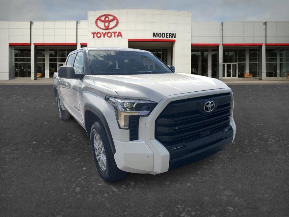 Used 2025 Ice Toyota SR5 image 3