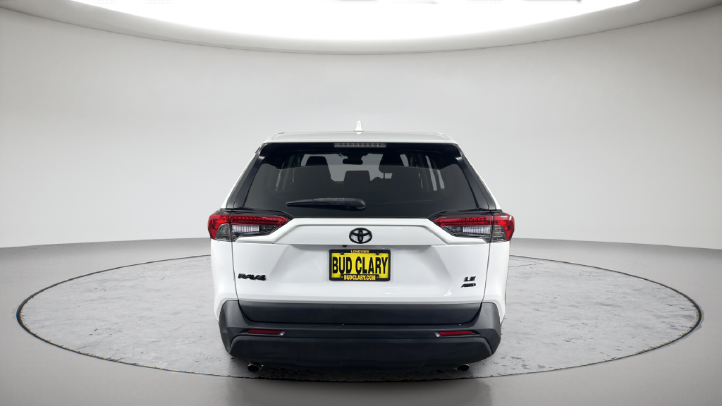 Used 2022 White Toyota LE image 10