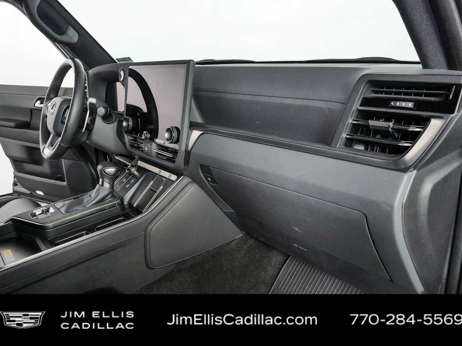 Used 2024  Lexus GX 550 Luxury image 24