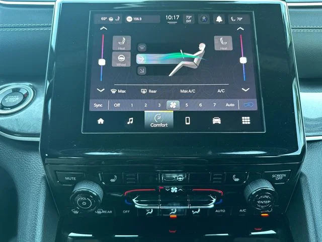 Used 2022 White Jeep Altitude image 19