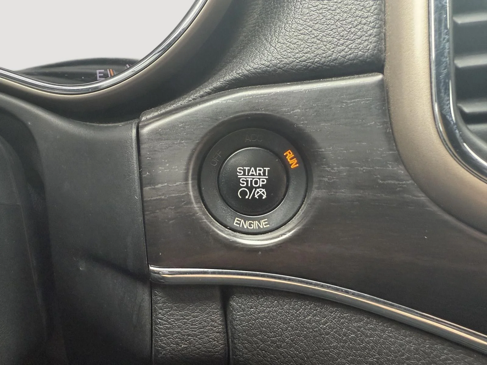 Used 2014 Bright White Clearcoat Jeep Limited image 15