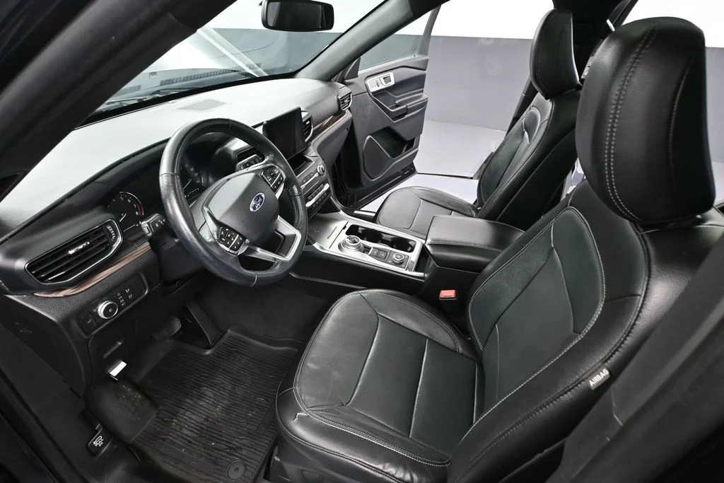 Used 2020 Black Ford Limited image 23