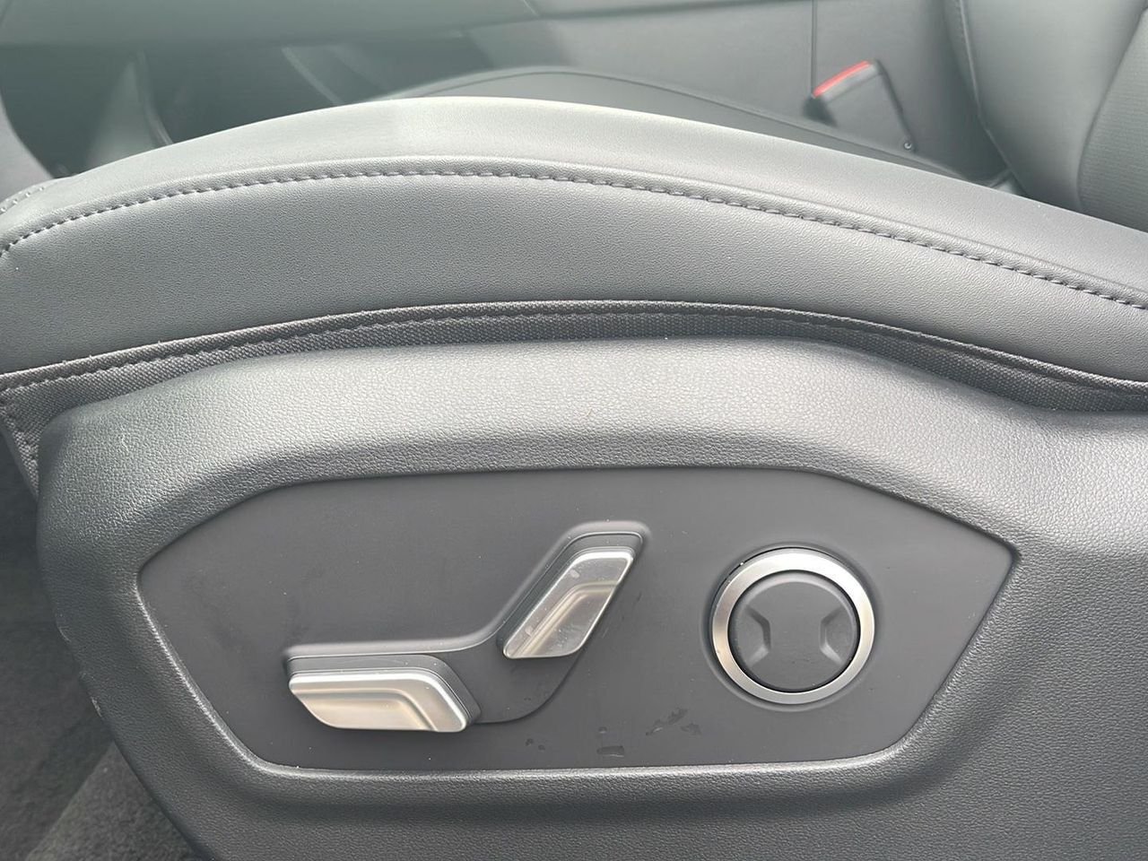 New 2026 Shimmering Silver Hyundai SEL AWD image 51