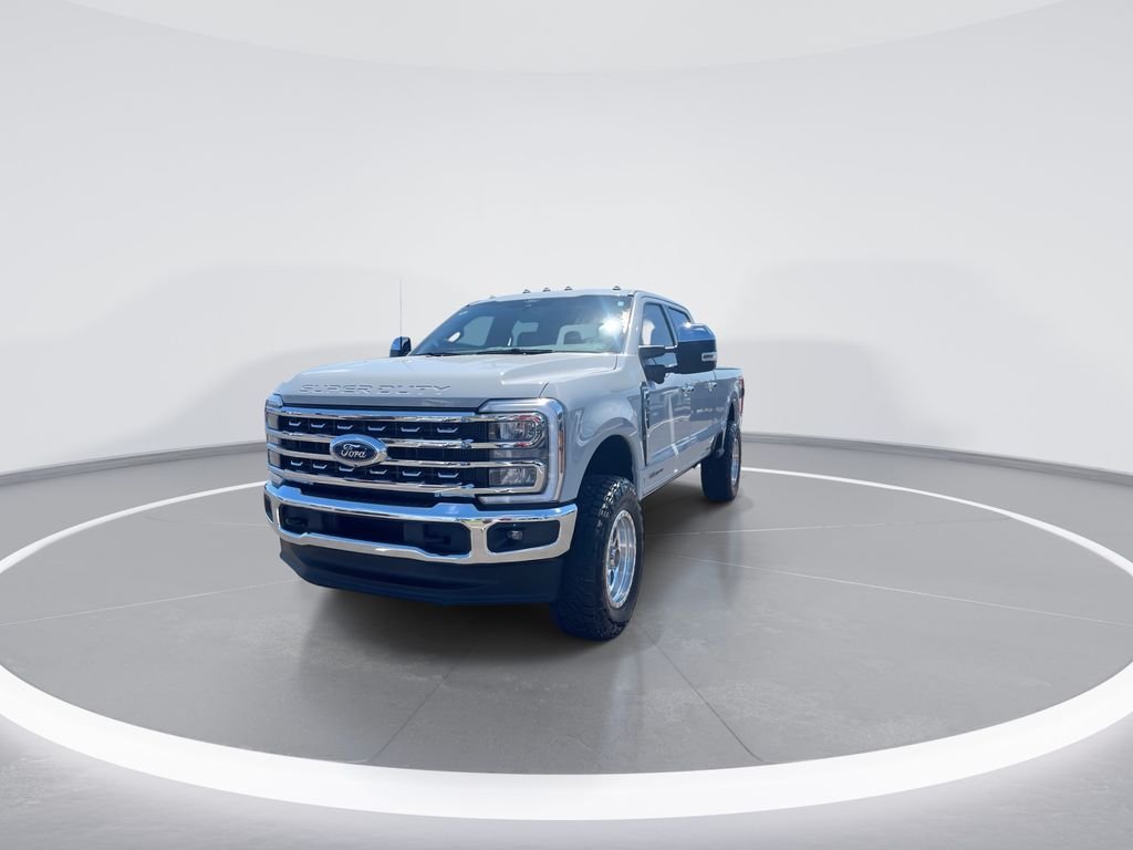 Used 2025 White Ford Lariat image 4