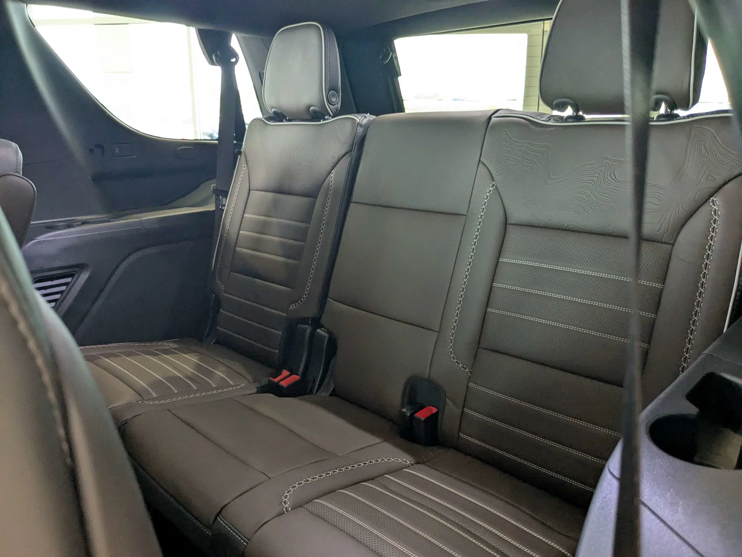 2027 GMC Yukon Denali Ultimate - Photo 14