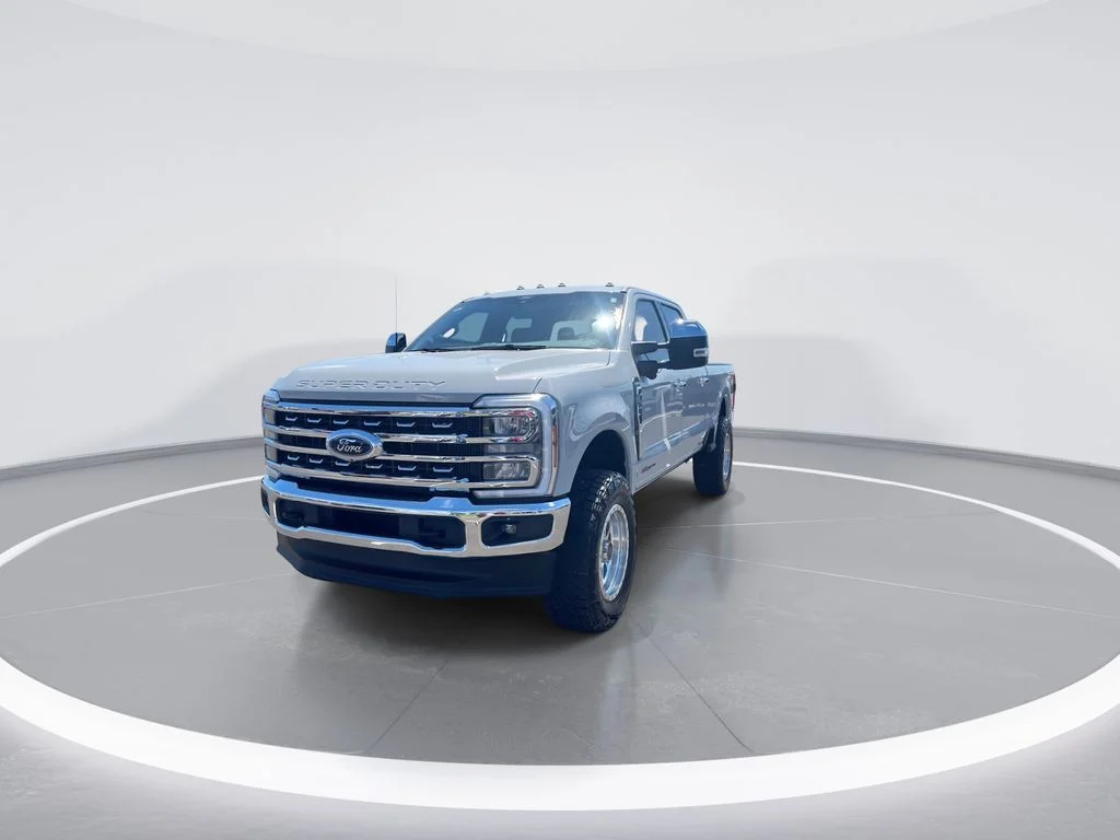 Used 2025 White Ford Lariat image 4