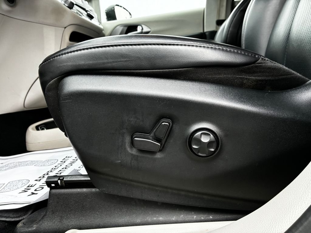 Used 2023 White Chrysler Touring L image 9