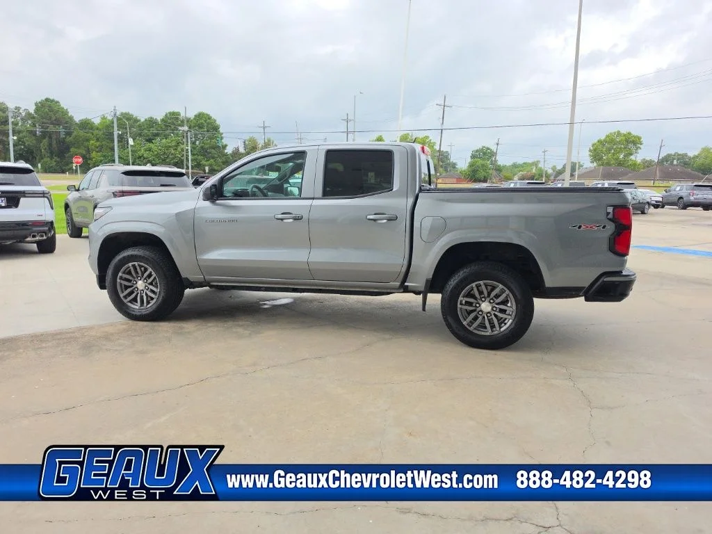 Used 2025 Gray Chevrolet LT image 6