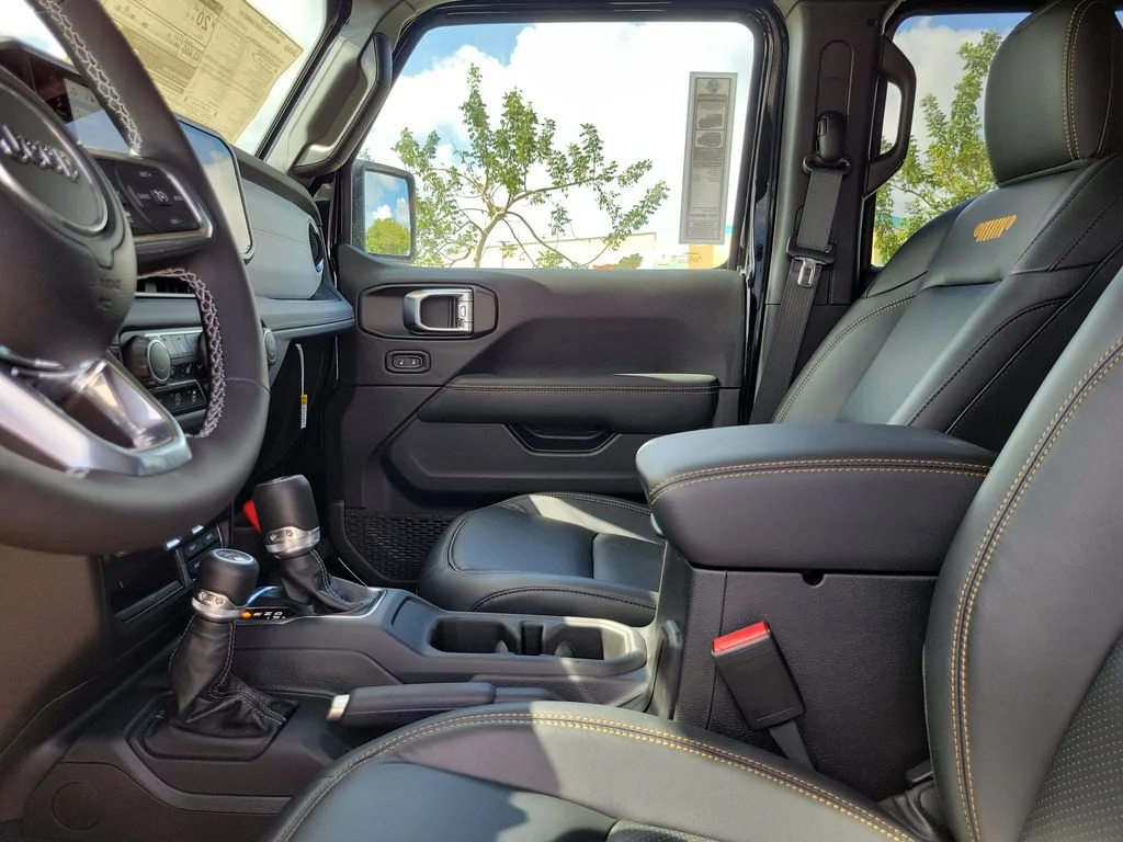2025 Jeep Wrangler 4-Door Sahara - Photo 20