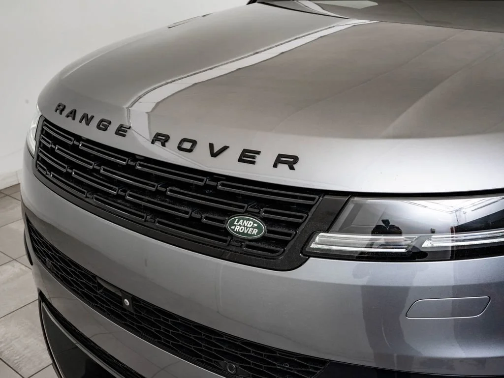 Used 2023 Gray Land Rover SE image 16