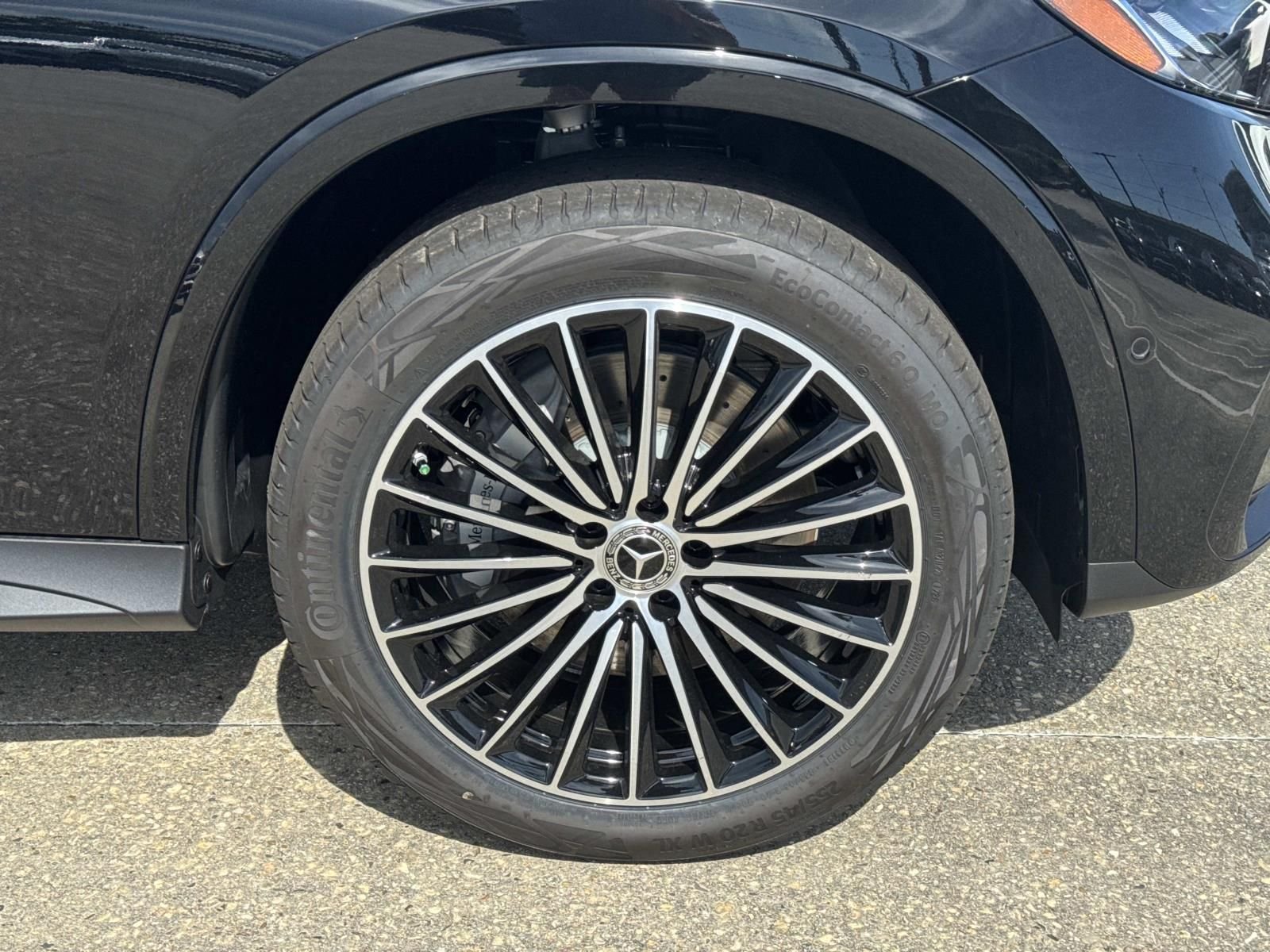 New 2027 Black Mercedes-Benz GLC 300 image 3