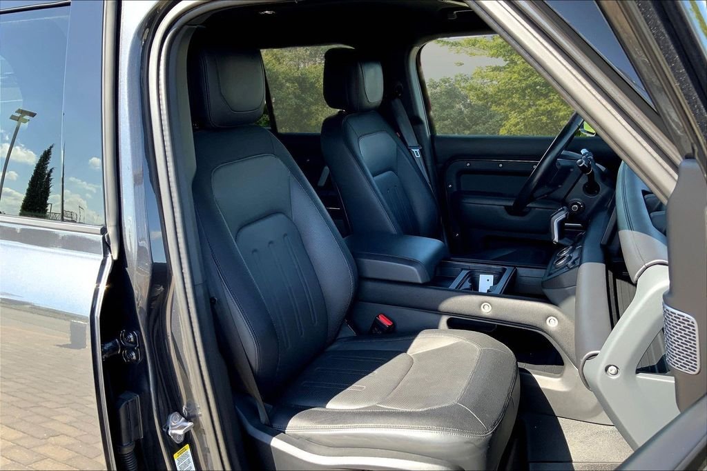 Used 2021 Gray Land Rover X-Dynamic HSE image 28