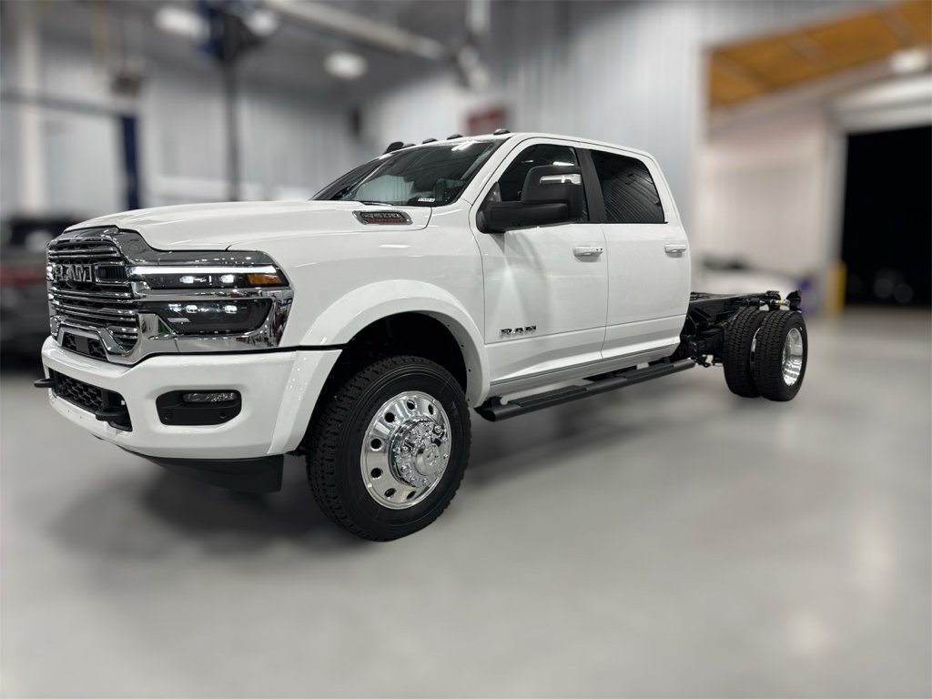 2025 RAM 4500 Big Horn 4X4 Crew Cab DRW 173" WB's photo