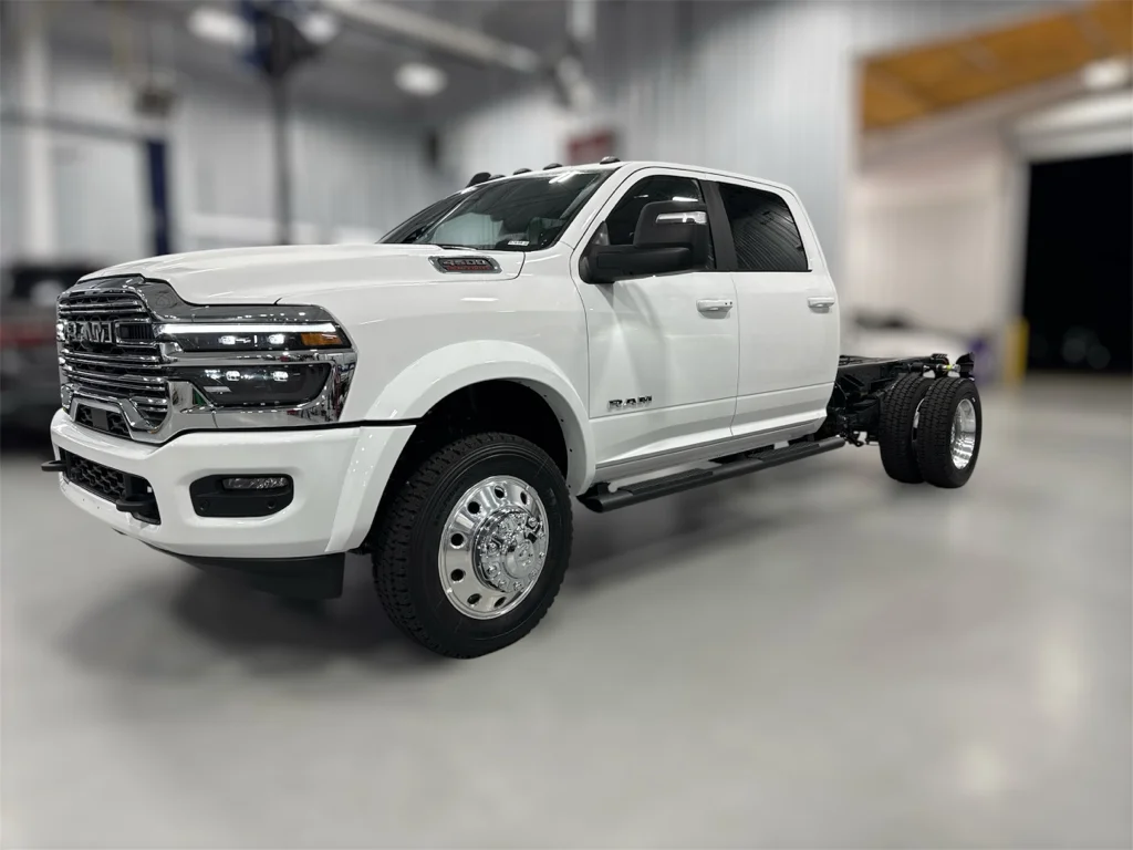2025 RAM 4500 Big Horn 4X4 Crew Cab DRW 173" WB's photo