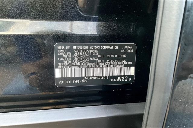 Used 2025  Mitsubishi SE image 21