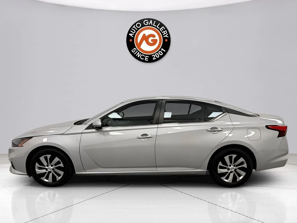 Used 2022 Silver Nissan 2.5 S image 7