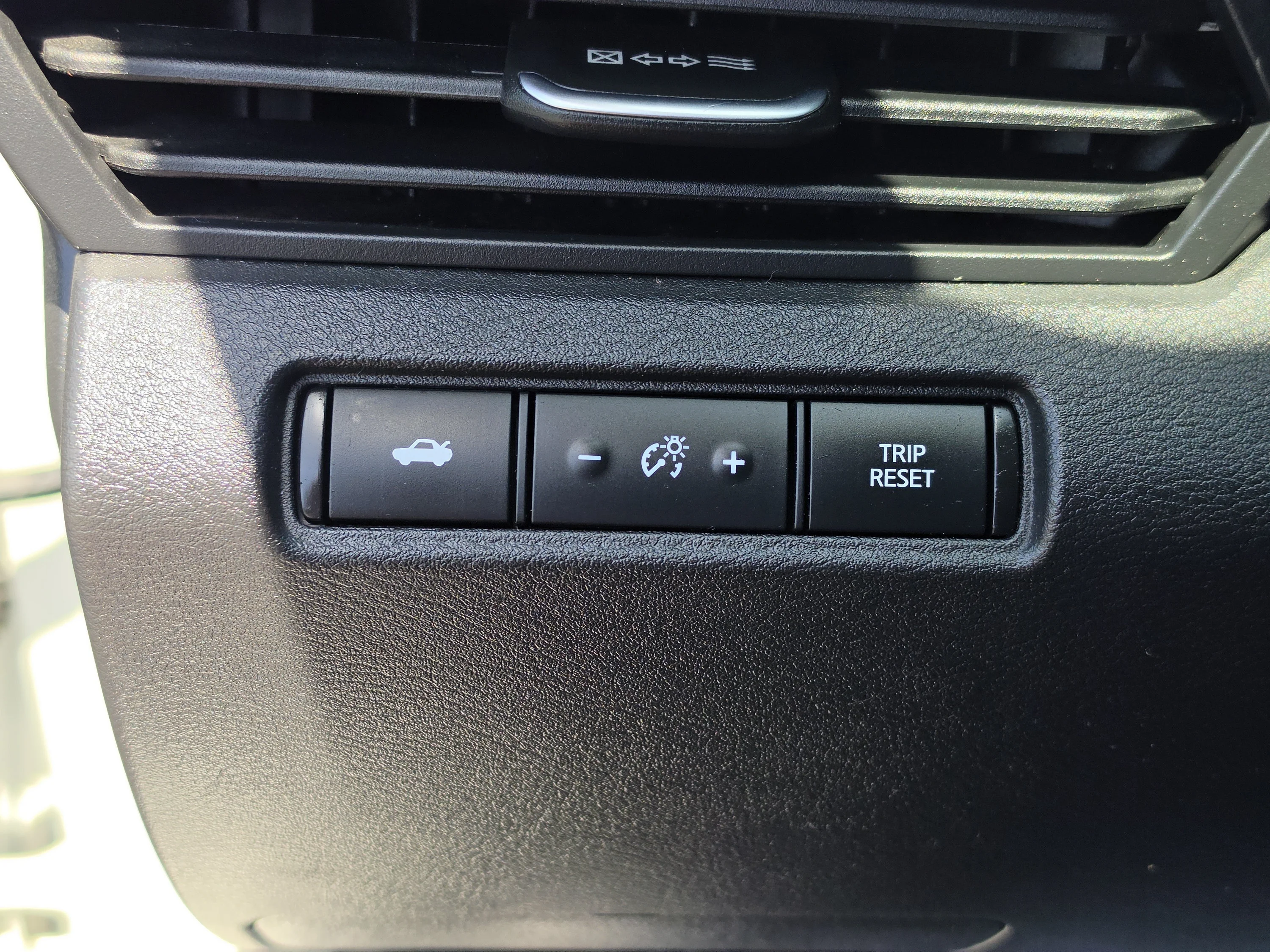 Used 2024 Glacier White Nissan 2.5 SR image 30