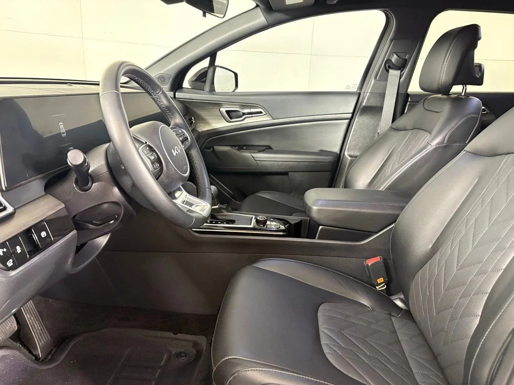 Used 2025 Black Kia X-Line image 21