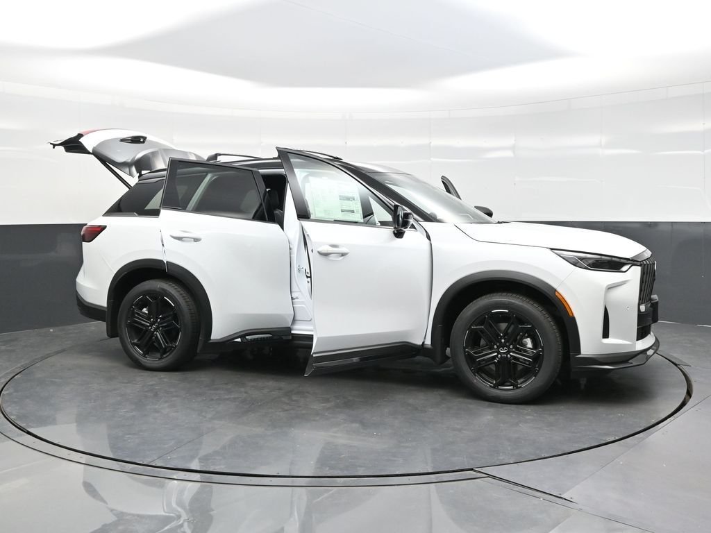 New 2027 2T RAD WHT INFINITI Sport AWD image 52