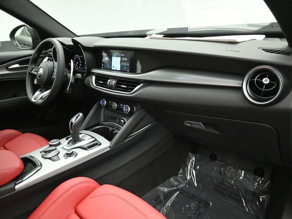 2025 ALFA ROMEO STELVIO - Image 28