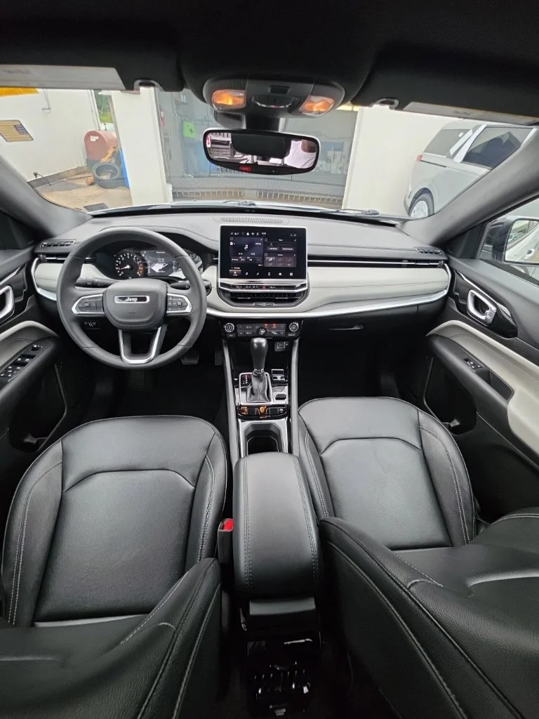 Used 2025 Silver Jeep Limited image 19
