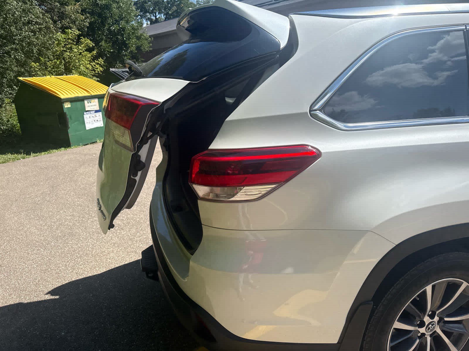 Used 2019 Blizzard Pearl Toyota XLE image 8