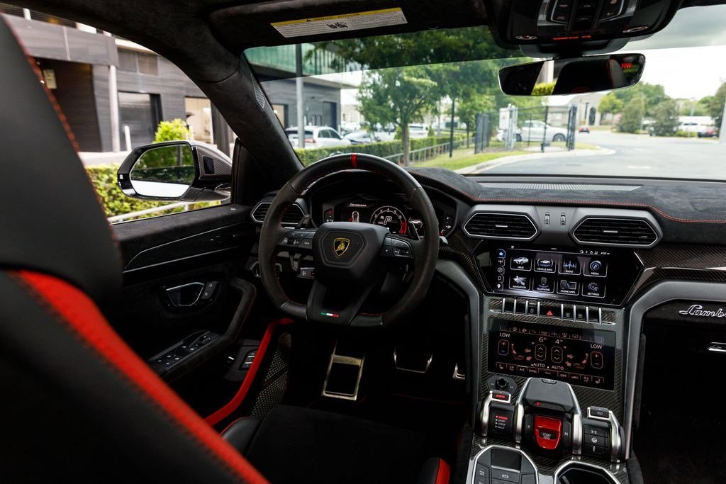 Used 2024 White Lamborghini Performante image 17