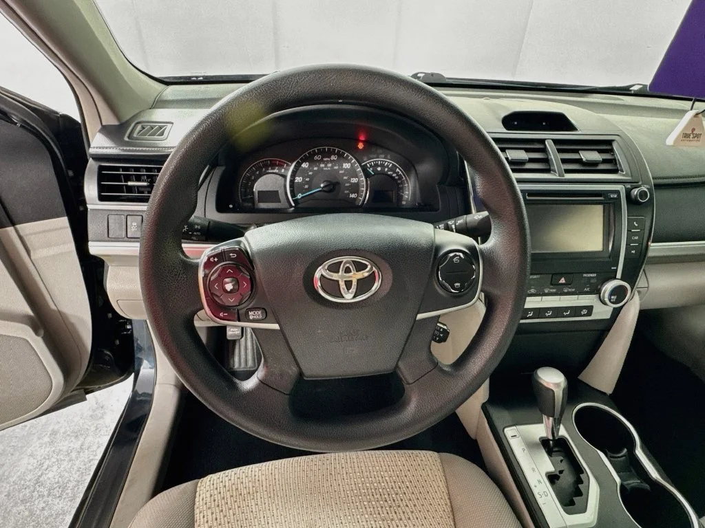 Used 2013 Gray Toyota LE image 11